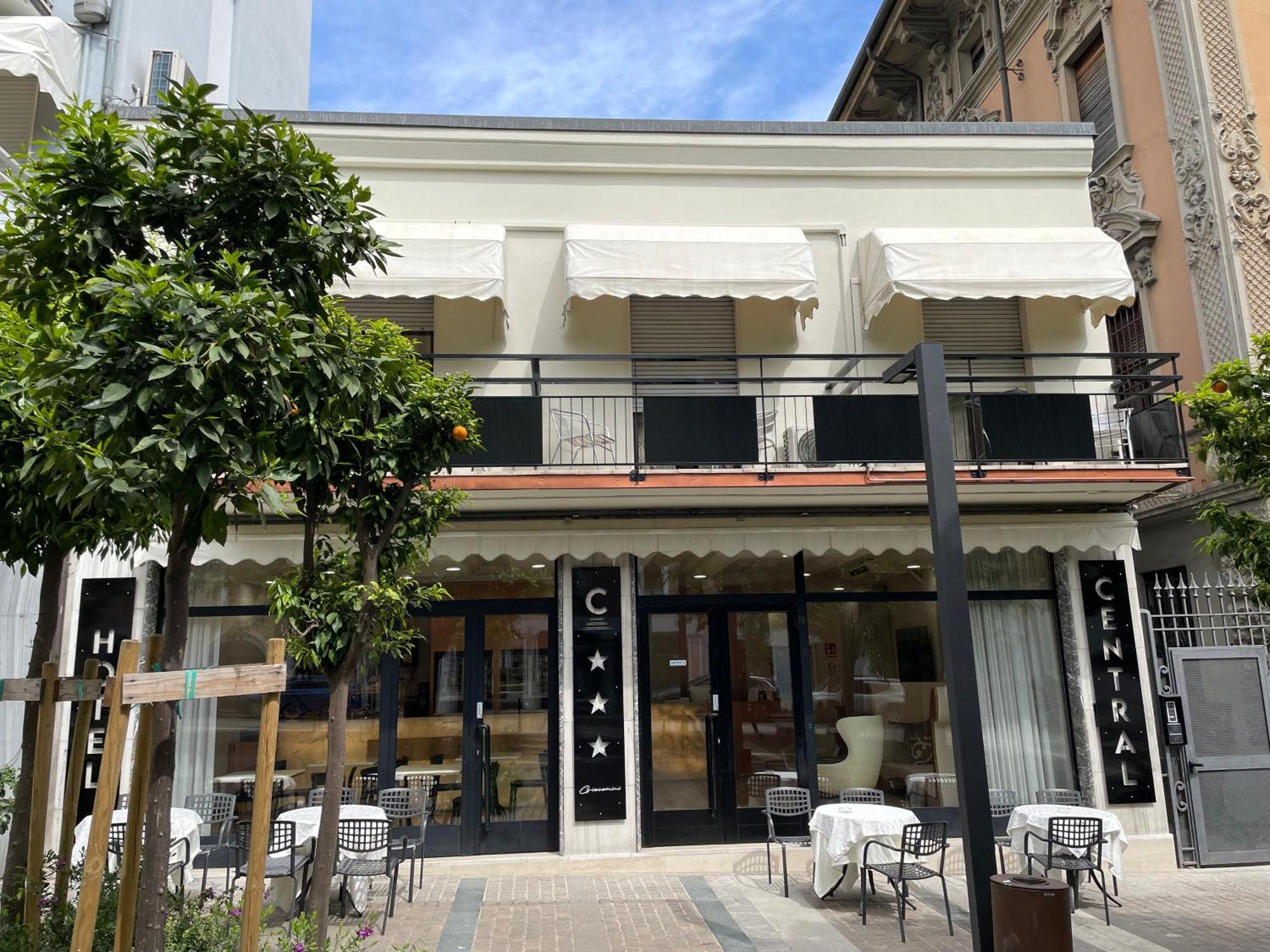 Hotel Central Giacomini 살로 외부 사진