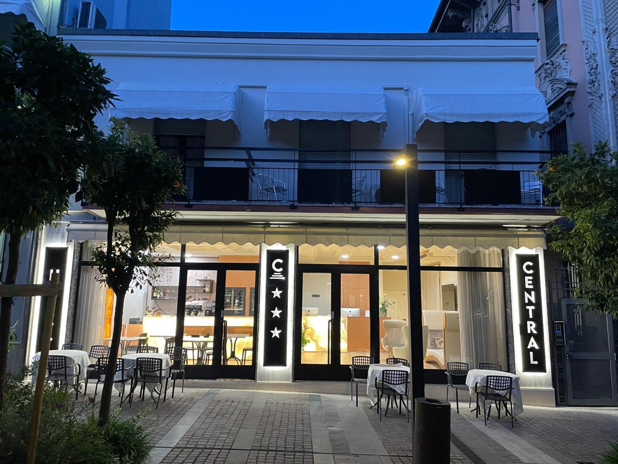Hotel Central Giacomini 살로 외부 사진