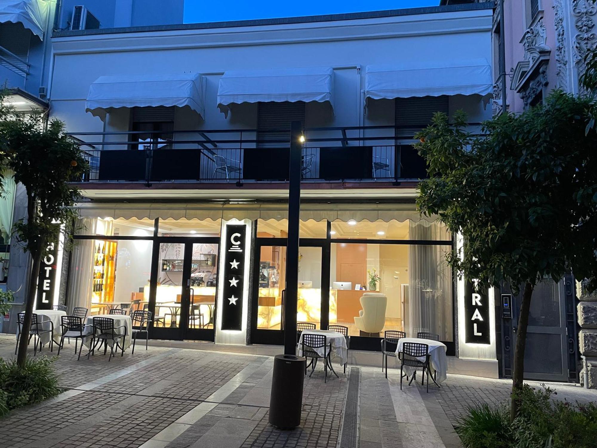 Hotel Central Giacomini 살로 외부 사진