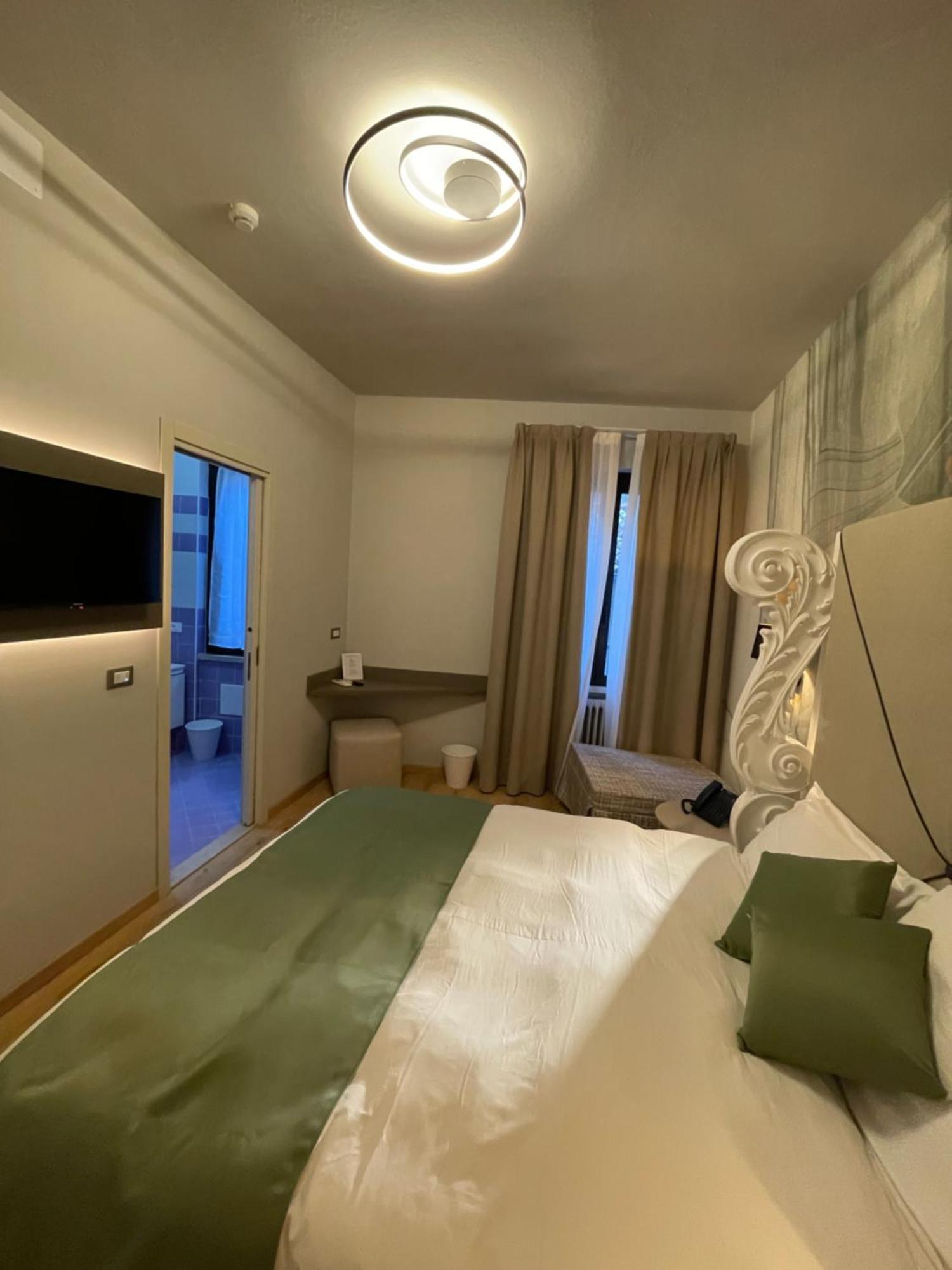 Hotel Central Giacomini 살로 외부 사진